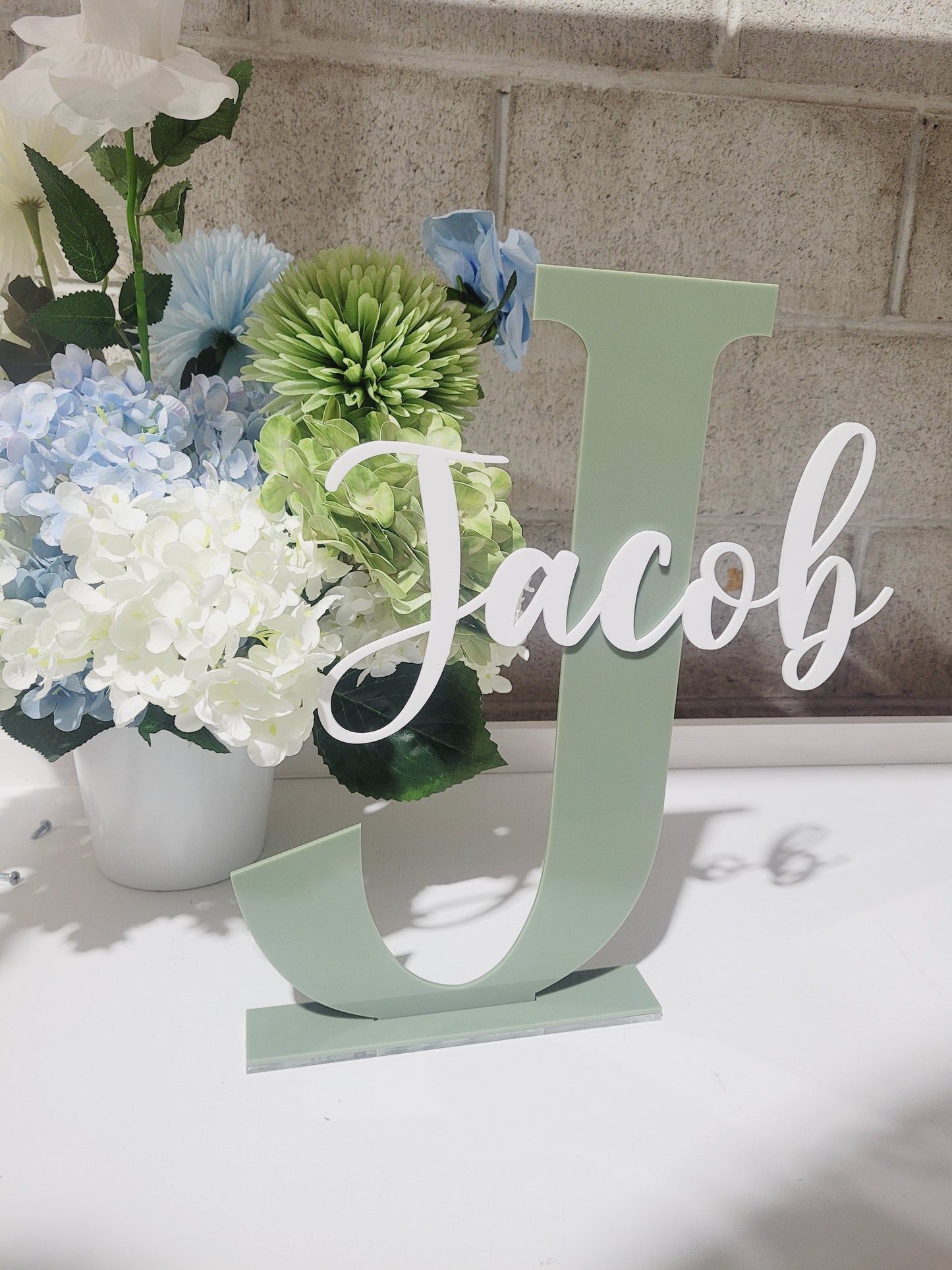 Freestanding name plaque sign